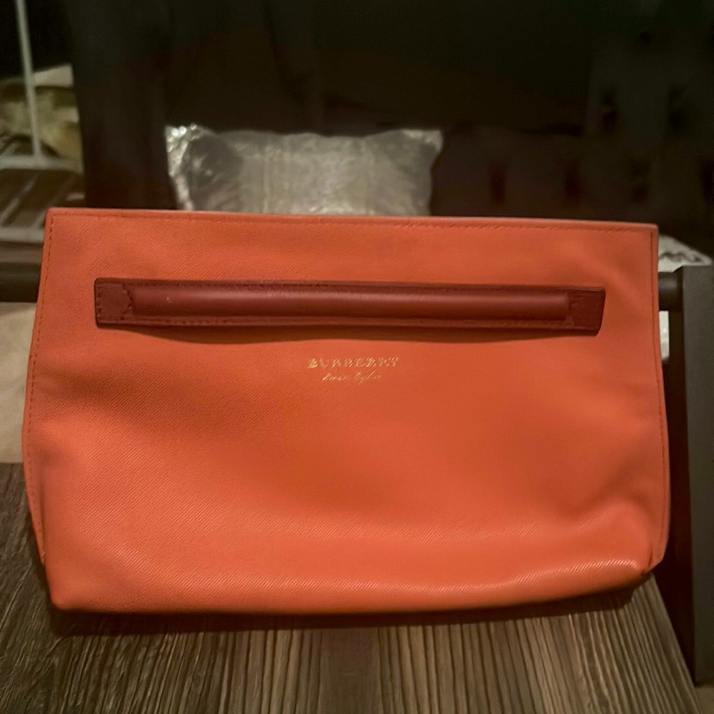 Burberry clutch excellent condition
